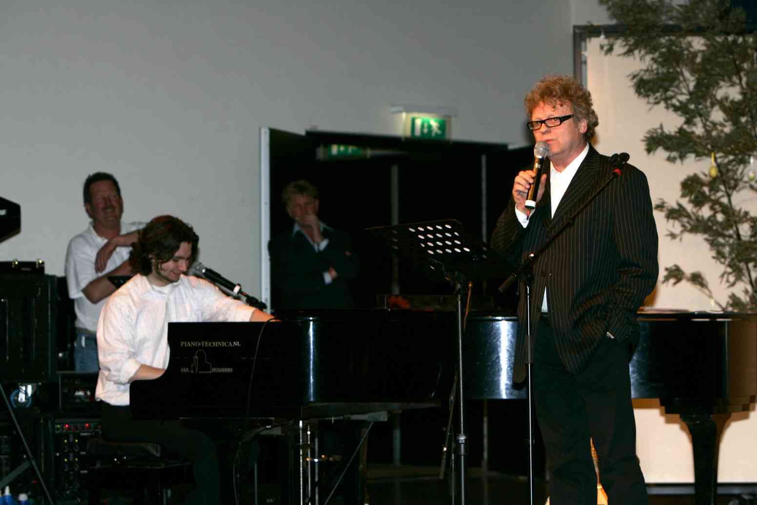 Lex Nelissen begeleid door Ivo Rosbeek op de piano.